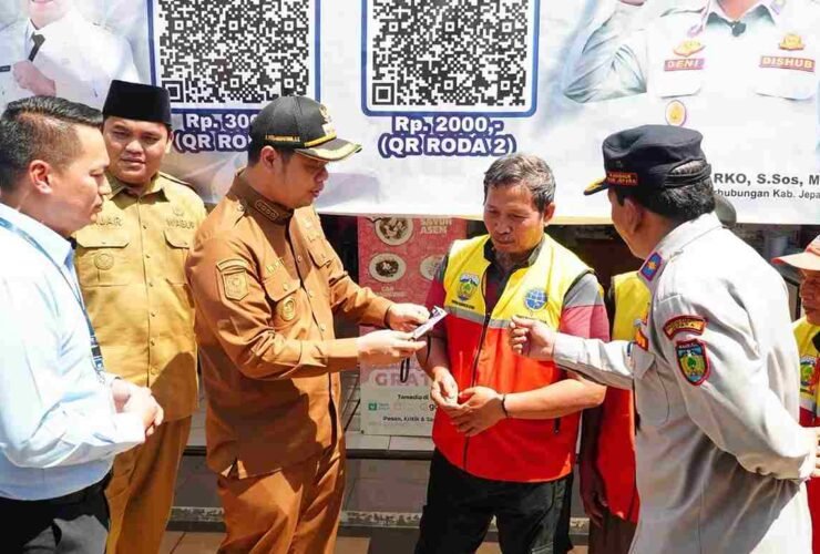 E-Parkir Jepara resmi diluncurkan oleh Bupati Jepara Witiarso Utomo di Jalan Diponegoro untuk meningkatkan transparansi retribusi parkir.