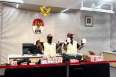 Juru Bicara KPK Budi Prasetyo menyampaikan penetapan empat tersangka OTT Pemalang dalam konferensi pers di Jakarta.