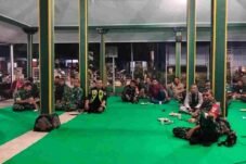 Nonton bareng Piala Dunia 2026 TNI Pemalang di Makoramil Randudongkal bersama warga dan personel Kodim 0711/Pemalang