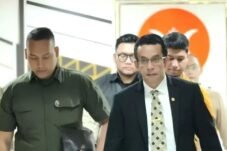 Rizal Bawazier mendesak penutupan outlet miras HWG di Pekalongan, Pemalang, dan Batang karena diduga menyalahgunakan izin usaha.