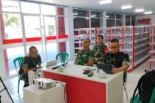 Prajurit Kodim 0711/Pemalang mengikuti video conference evaluasi pembangunan KDKMP di Desa Penggarit, Kecamatan Taman, Kabupaten Pemalang.