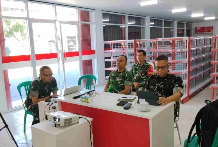 Prajurit Kodim 0711/Pemalang mengikuti video conference evaluasi pembangunan KDKMP di Desa Penggarit, Kecamatan Taman, Kabupaten Pemalang.