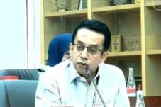 Anggota Komisi VI DPR RI Rizal Bawazier saat rapat kerja dengan Menteri Koperasi membahas penyelesaian kasus tiga BMT di Pekalongan.