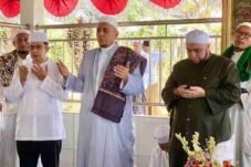 Rizal Bawazier berziarah di Makam Habib Idrus Batang
