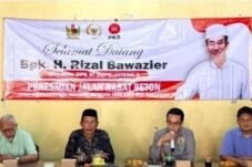Rizal Bawazier meresmikan jalan rabat beton di Dusun Nengor, Desa Bulaksari, Kecamatan Sragi, Kabupaten Pekalongan.