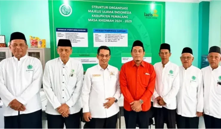 Rizal Bawazier berdialog dengan pengurus MUI Kabupaten Pemalang saat menyerap aspirasi masyarakat.