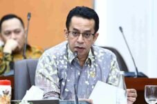 Rizal Bawazier saat RDP Komisi VI DPR RI menyoroti investasi Rp1,8 triliun PT Taspen di pasar obligasi.