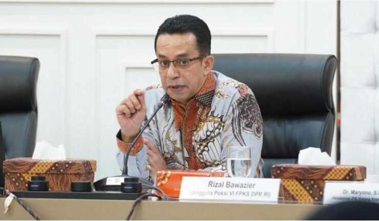 Rizal Bawazier menyampaikan paparan mengenai RUU Perkoperasian dalam FGD Fraksi PKS di Gedung DPR RI, Jakarta.