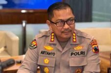 Personel Polda Jateng mengikuti latihan penggunaan senjata api tahap 6 untuk meningkatkan kompetensi dan memenuhi syarat legalitas.